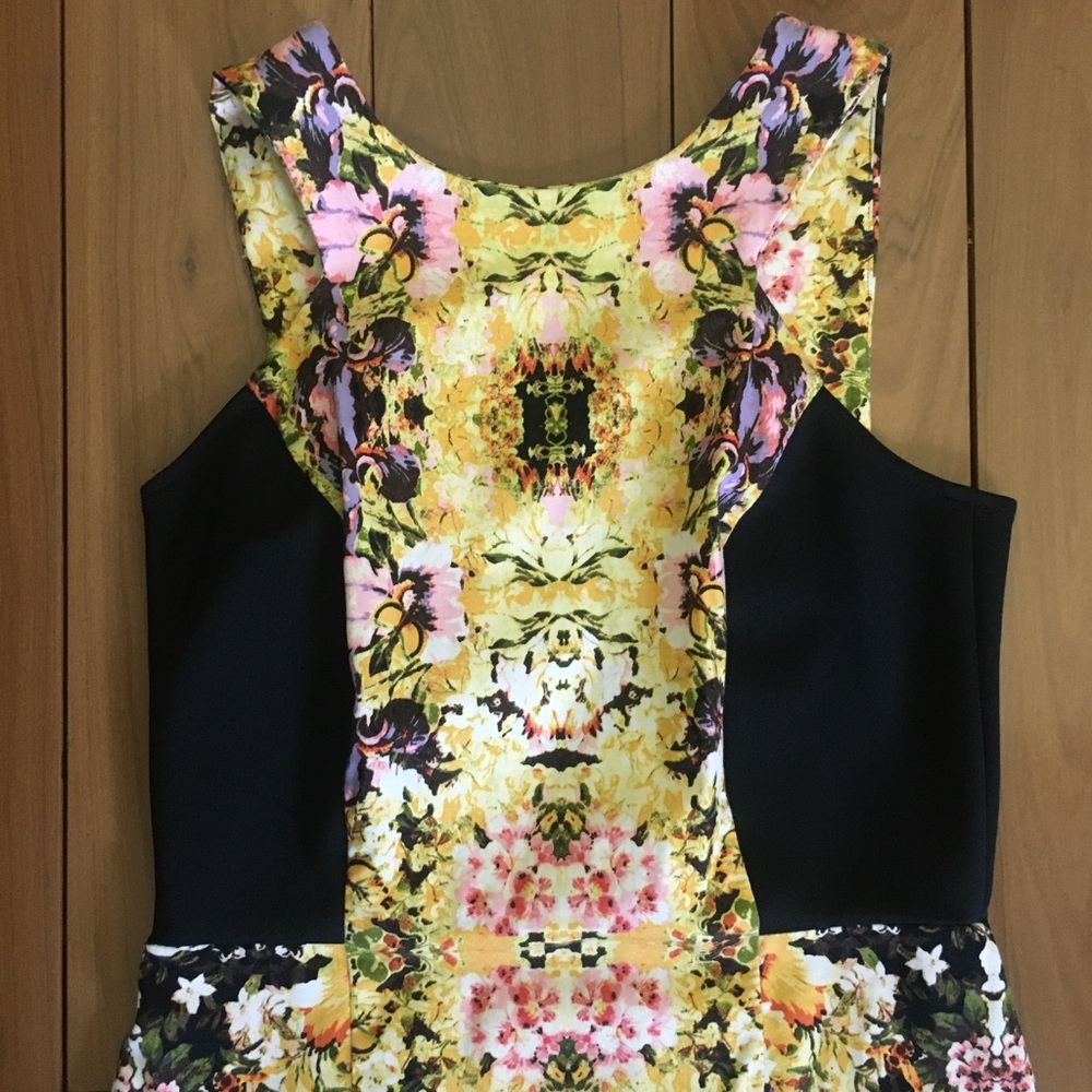 Colorful dress - Picture 3 of 7